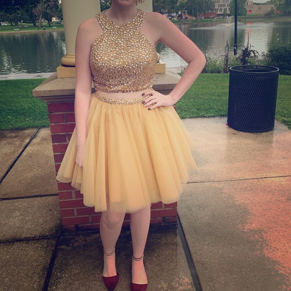Size 8 Sherri Hill 2 piece gold dress - Picture 1 of 4